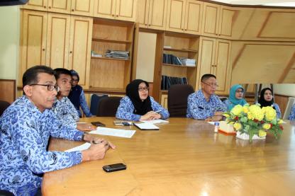 Kadis Kominfo Provsu Drs. Jumsadi Damanik, SH. M.Hum memimpin Rapat  PPID Pembantu